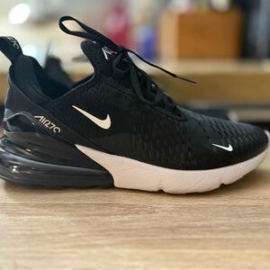 Women’s Nike shoes size 9